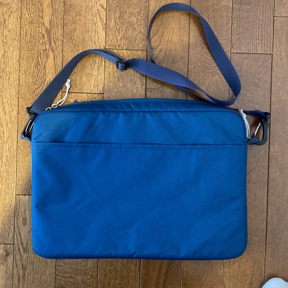 STM Laptop Bag - Picture 2 of 2